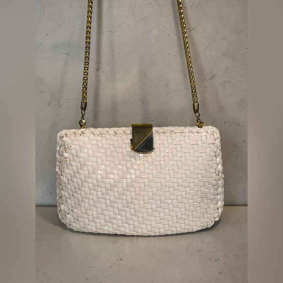 Handbags - Vintage White Woven Clutch Purse Gold Chain Strap Convertible Shoulder Bag